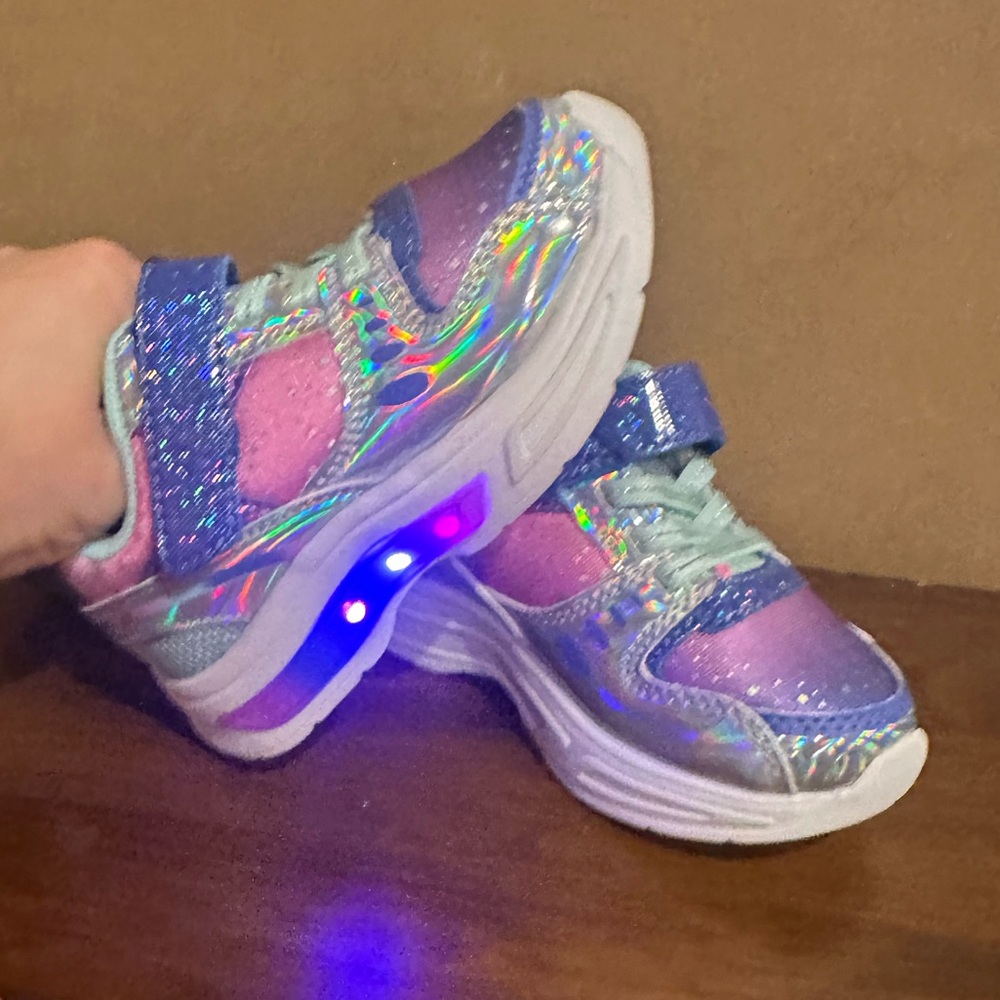 Brand New Big Girls (Sz 7) Iridescent Sneakers
